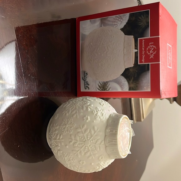 Lenox Snowflake china tealight - Picture 1 of 3